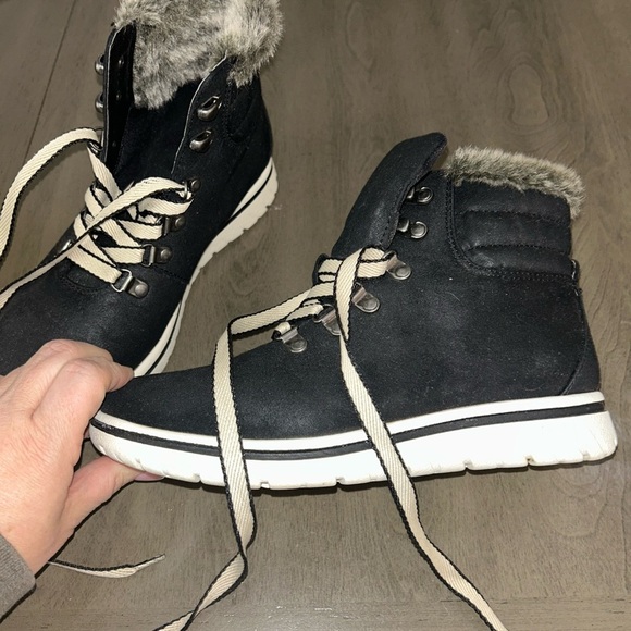 CLIFFS by WHITE MOUNTAIN Women's Black Fabric Hallett Lace-Up Snow Boot - Picture 2 of 5